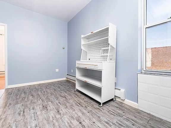 5th image of 252 Irving Ave APT 3L