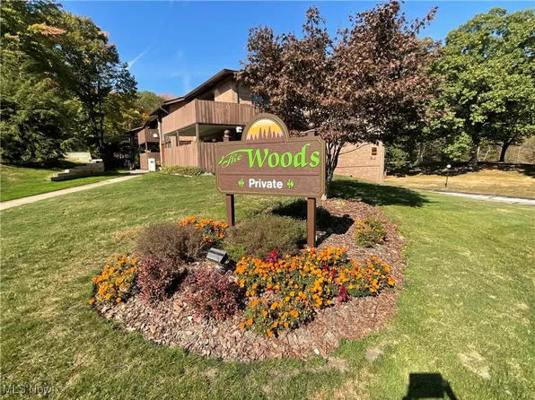 6850 Carriage Hill Dr, Brecksville, OH 44141
