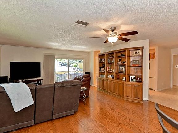 2nd image of 4 Harbor Cove St