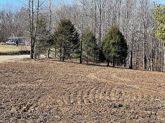 3rd image of 669 Glenn Springs Rd