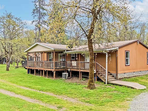 3rd image of 360 Lamont Way