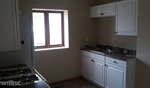 4th image of 327 Annapolis St E