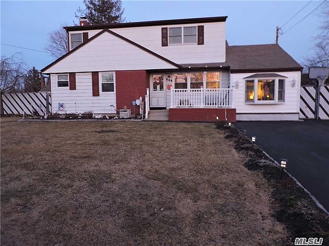 1st image of 525 Dewitt Ave