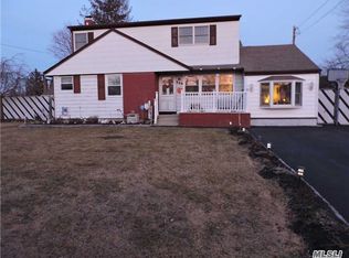 525 Dewitt Ave, North Babylon, NY 11703