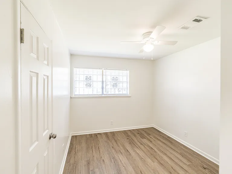 2627 Thornhill Rd NW — Photo 30