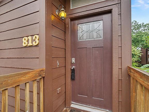 3rd image of 813 Davis Rd