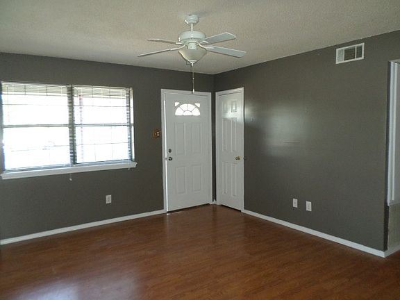 5th image of 155 Sandstone Dr