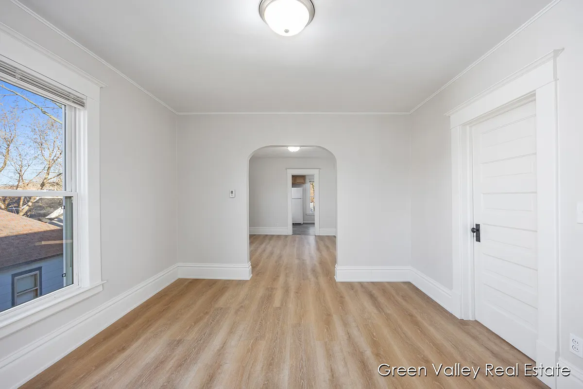 743 Crosby St NW - 2 — Photo 3