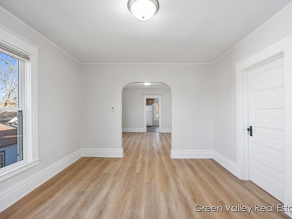 3rd image of 743 Crosby St NW