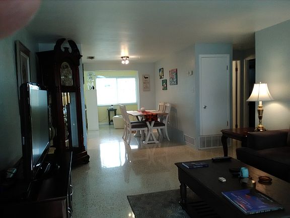 4th image of 141 Longwood Dr