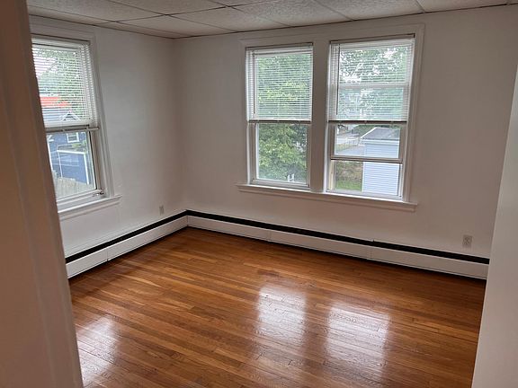 2nd image of 19 Leavitt Pl #6