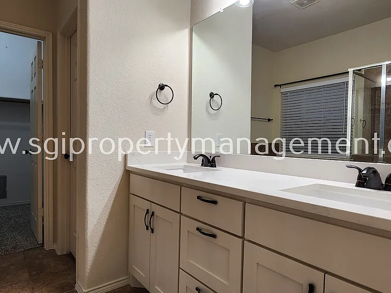 12032 Henderson Dr — Photo 16