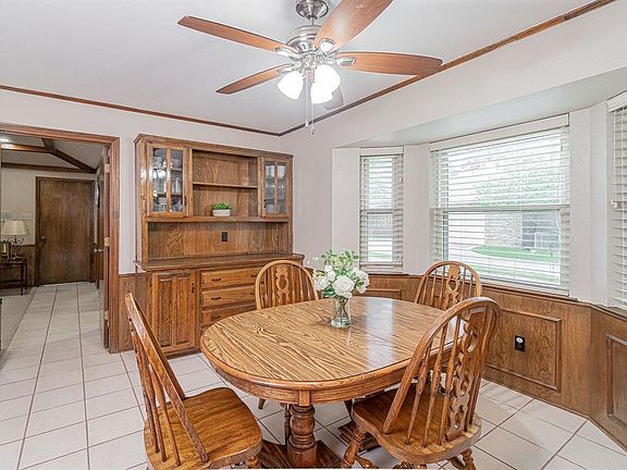 3rd image of 512 Briarglen Dr