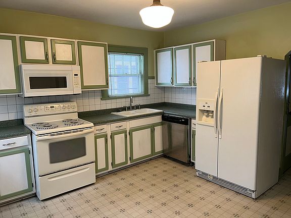 4th image of 5753 E New York St #R