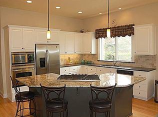 3829 Meadow View Dr, Eugene, OR 97408