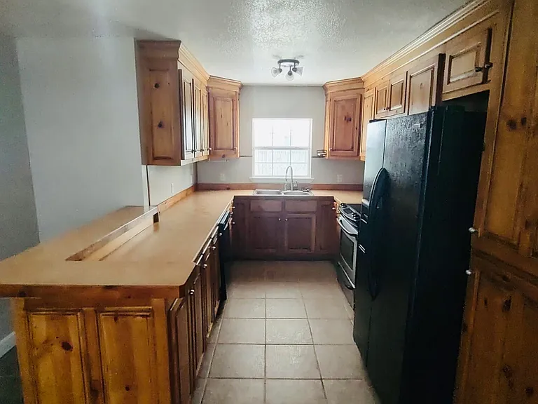2110 Woodmont St — Photo 4
