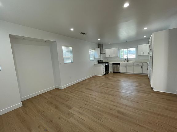 3rd image of 1135 Scofield Dr
