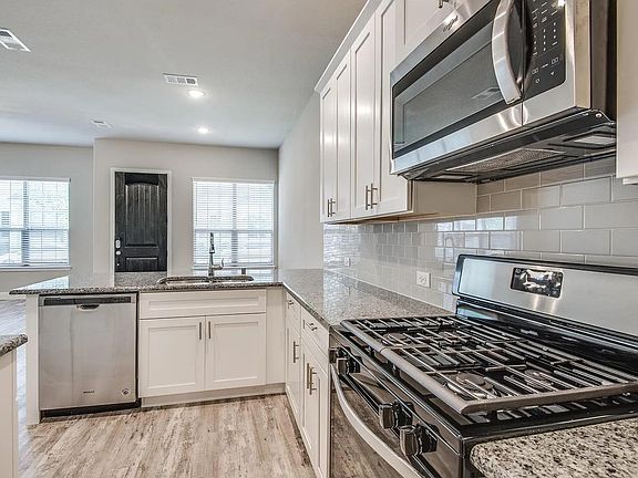 5th image of 2220 Epitome Ave