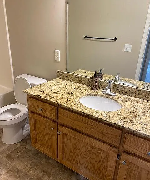 1261 Glastonbury Rd — Photo 16