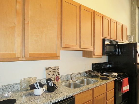 All new kitchen w/granite
