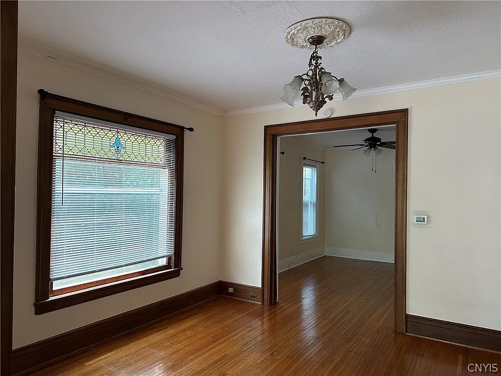 3 bed, 1.0 bath, 1590 sqft, $1,400 — Photo 4