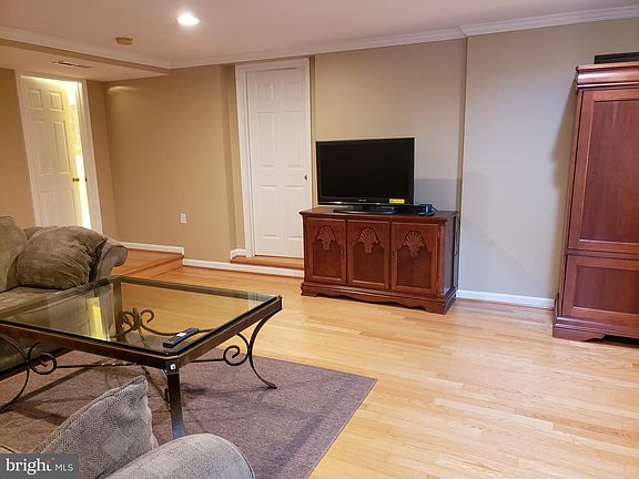 4th image of 8301 Private Ln