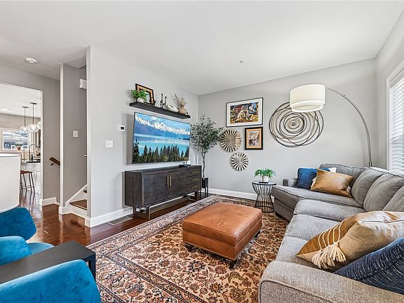 3rd image of 212 Park Pl