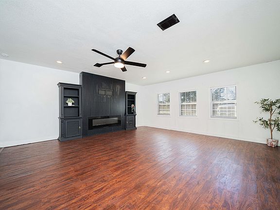 2nd image of 225 Joy Dr