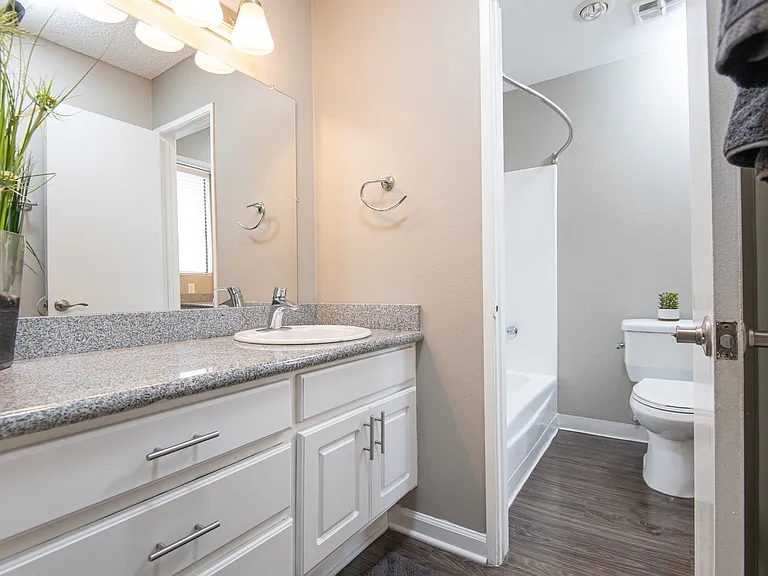 Evria Claremont Apartments — Photo 32