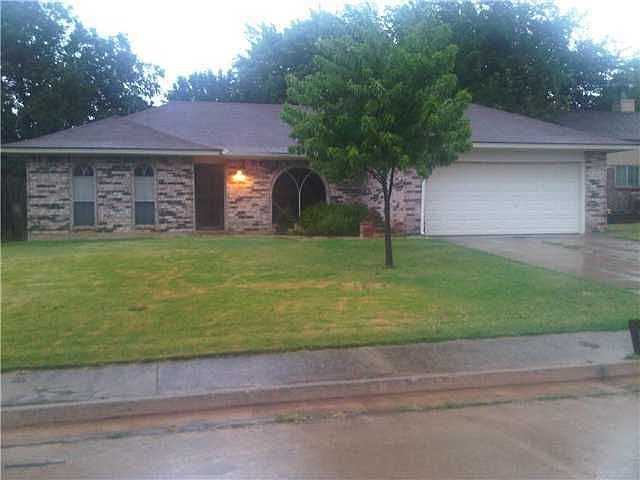 1st image of 733 Royal Ln