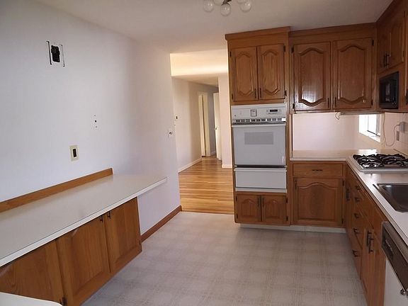 5th image of 1 Berkshire Ave