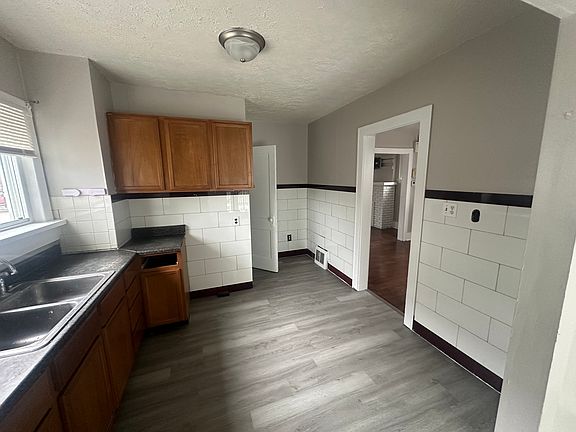4th image of 670 Portage Trl