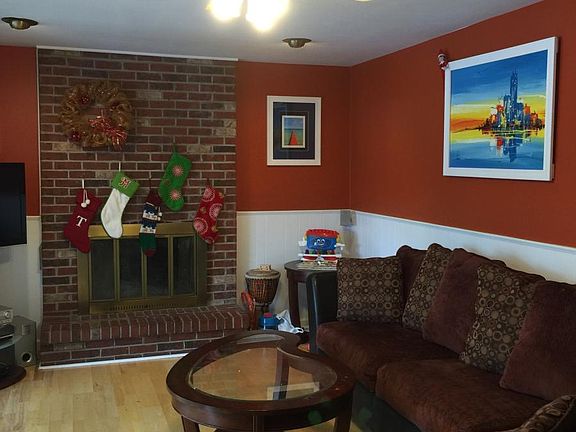FAMILY ROOM/W FIREPLACE