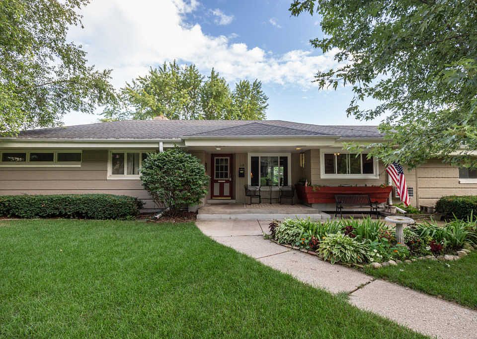 1st image of 119 Windsor Dr
