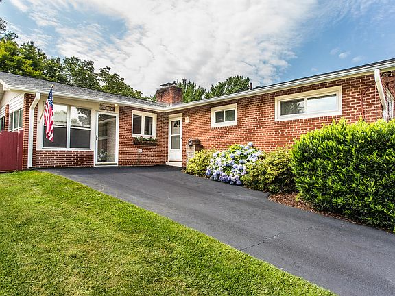 4th image of 10119 Farmington Dr