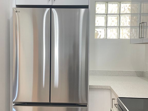 5th image of 1236 W 8th Ave #412