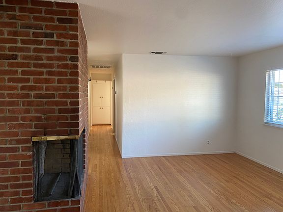 2nd image of 1003 Elm St