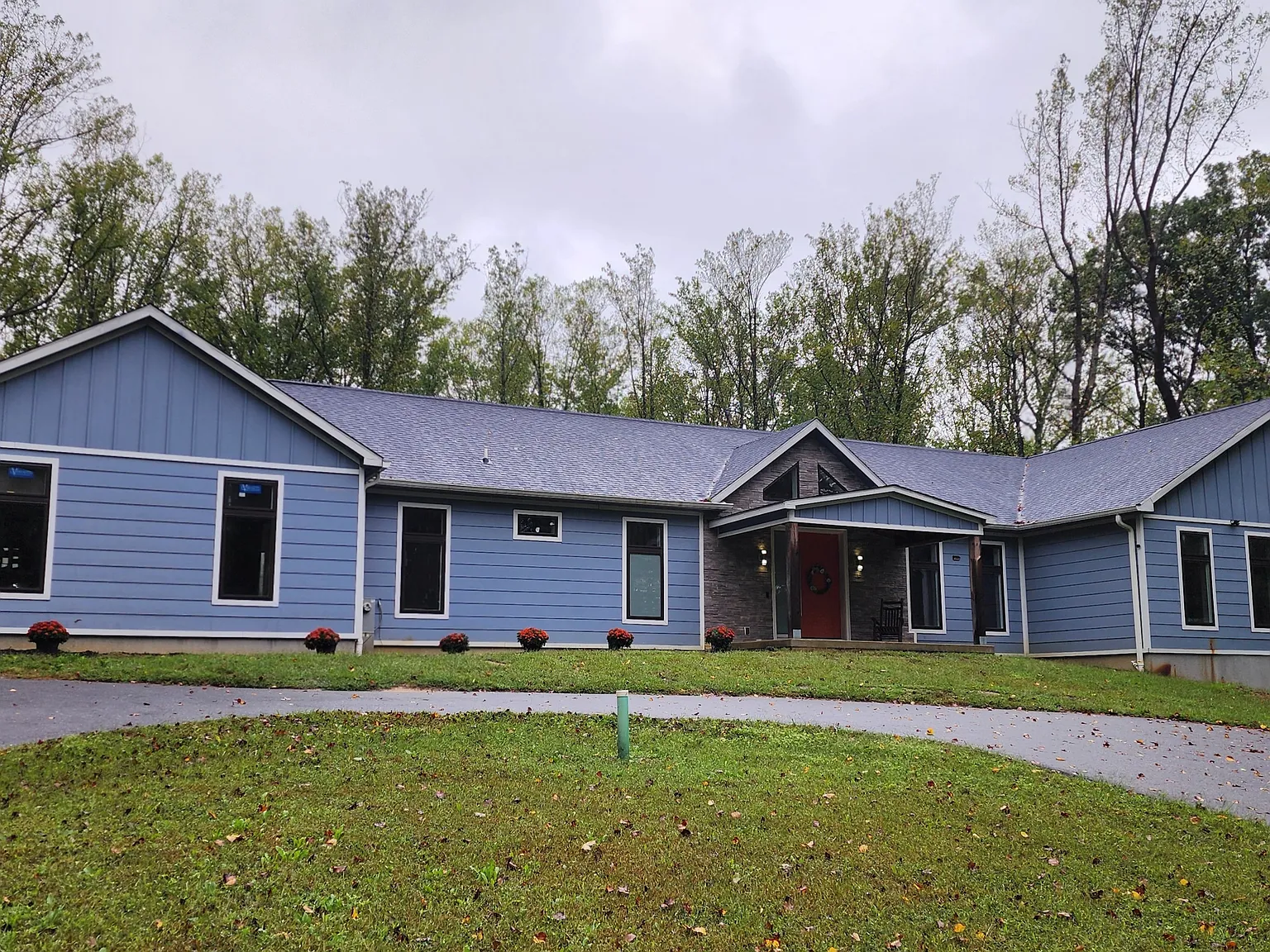 5 bed, 4.5 bath, 3604 sqft, $5,000 — Photo 2