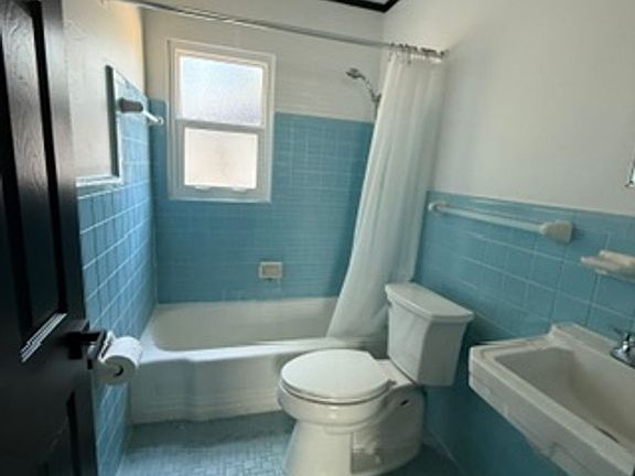 3rd image of 754 Parklawn Ct