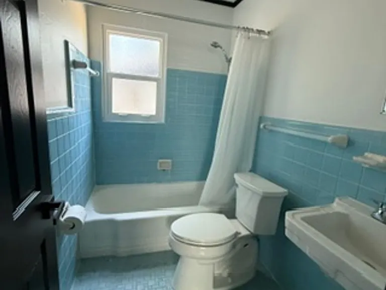 754 Parklawn Ct — Photo 3