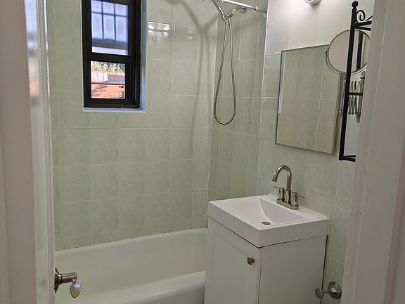 3rd image of 13518 Jewel Ave #B