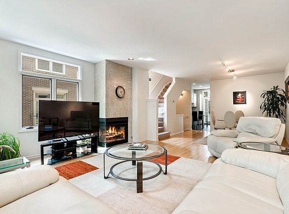 5th image of 2744 N Janssen Ave