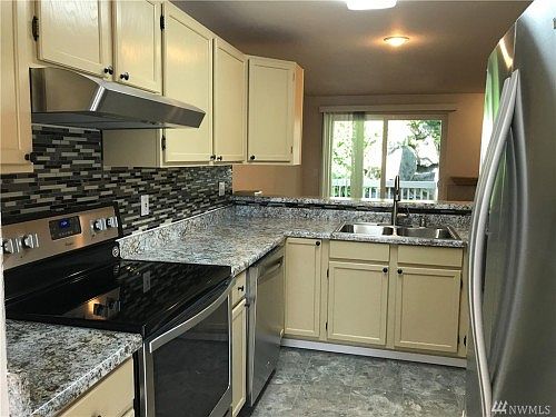 2nd image of 1325 NW Slate Ln