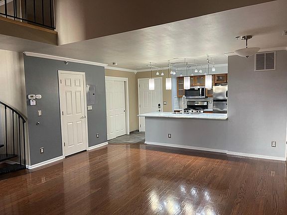 4th image of 544 S Front St APT 106