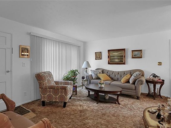 4th image of 6327 Meadowlark Dr