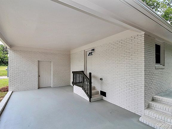 4th image of 235 California St