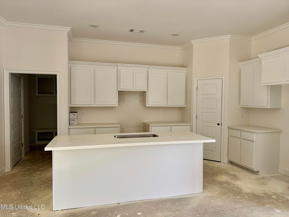 2nd image of 412 Hyde Park Cv