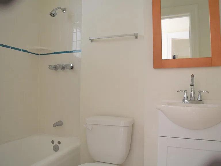 436 N Stanley Ave #LOWER — Photo 8