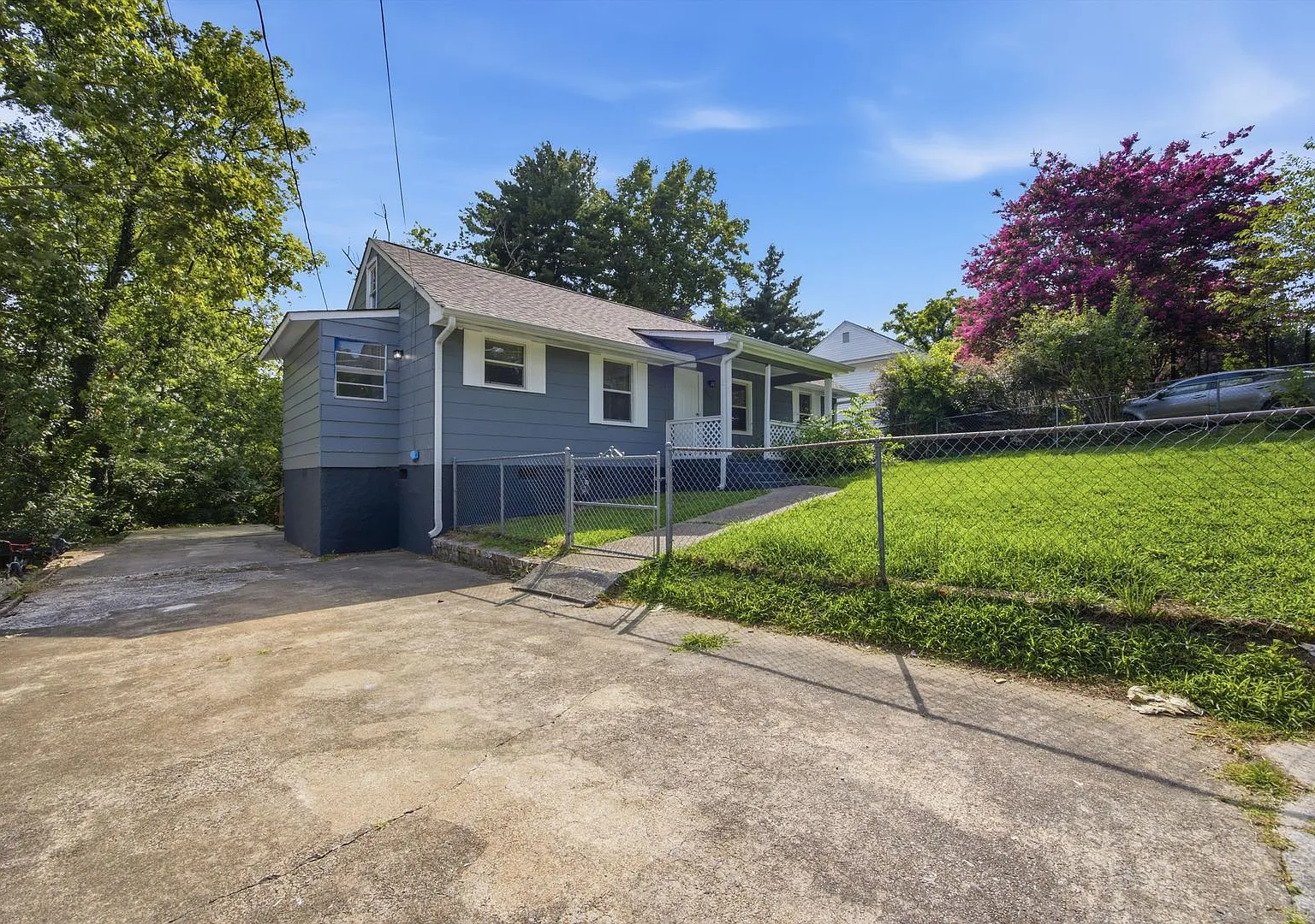 3 Bed 1.5 Bath in East Ridge Fenced Yard! — Photo 3