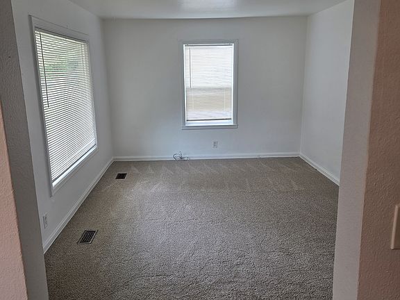 4th image of 1819 E Maple St